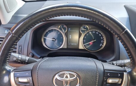 Toyota Land Cruiser Prado 150 рестайлинг 2, 2018 год, 4 750 000 рублей, 8 фотография