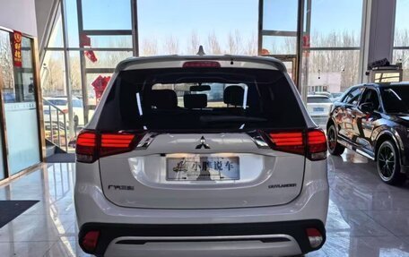 Mitsubishi Outlander III рестайлинг 3, 2020 год, 1 940 000 рублей, 5 фотография