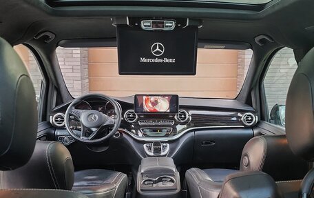 Mercedes-Benz V-Класс, 2017 год, 5 200 000 рублей, 3 фотография