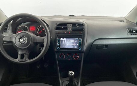 Volkswagen Polo VI (EU Market), 2011 год, 499 000 рублей, 17 фотография