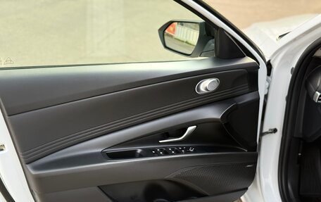 Hyundai Elantra, 2021 год, 2 400 000 рублей, 15 фотография