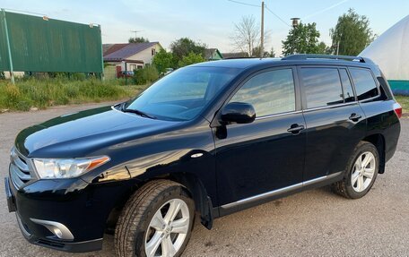 Toyota Highlander III, 2013 год, 2 100 000 рублей, 2 фотография