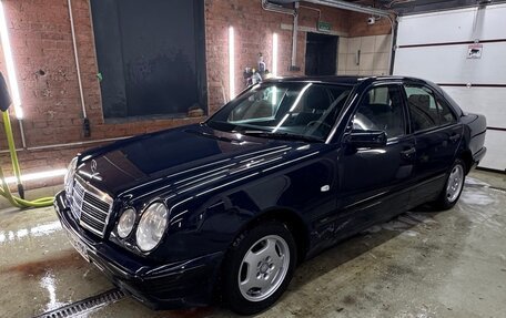 Mercedes-Benz E-Класс, 1998 год, 650 000 рублей, 3 фотография