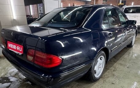 Mercedes-Benz E-Класс, 1998 год, 650 000 рублей, 6 фотография