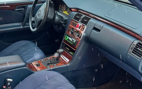 Mercedes-Benz E-Класс, 1998 год, 650 000 рублей, 18 фотография