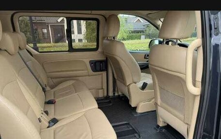 Hyundai H-1 II рестайлинг, 2019 год, 3 150 000 рублей, 2 фотография