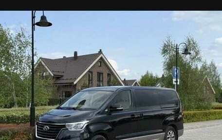 Hyundai H-1 II рестайлинг, 2019 год, 3 150 000 рублей, 3 фотография