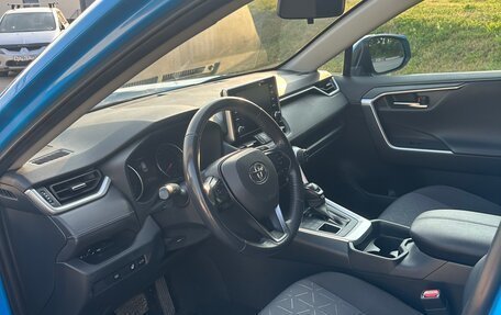 Toyota RAV4, 2020 год, 3 550 000 рублей, 5 фотография