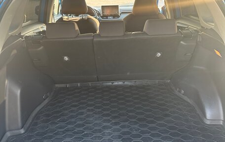 Toyota RAV4, 2020 год, 3 550 000 рублей, 10 фотография