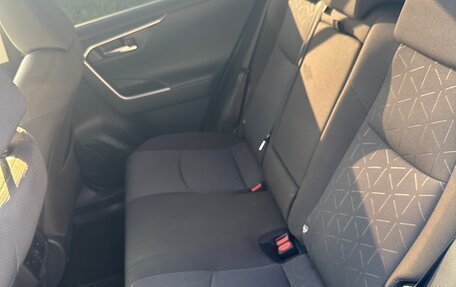 Toyota RAV4, 2020 год, 3 550 000 рублей, 9 фотография