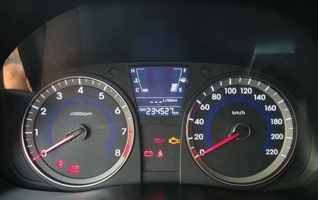 Hyundai Solaris II рестайлинг, 2011 год, 720 000 рублей, 12 фотография