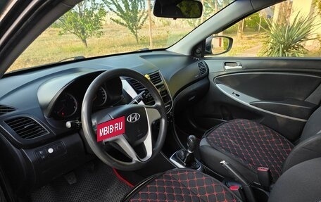 Hyundai Solaris II рестайлинг, 2011 год, 720 000 рублей, 7 фотография