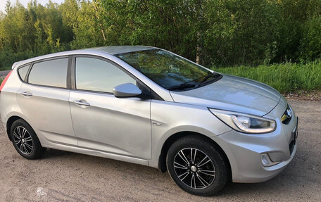 Hyundai Solaris II рестайлинг, 2013 год, 855 000 рублей, 2 фотография