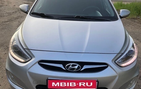 Hyundai Solaris II рестайлинг, 2013 год, 855 000 рублей, 3 фотография