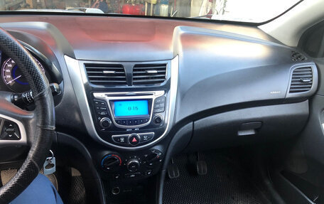 Hyundai Solaris II рестайлинг, 2013 год, 855 000 рублей, 6 фотография
