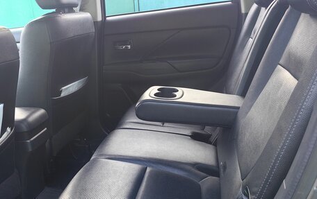 Mitsubishi Outlander III рестайлинг 3, 2014 год, 1 400 000 рублей, 11 фотография