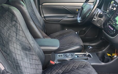 Mitsubishi Outlander III рестайлинг 3, 2014 год, 1 400 000 рублей, 15 фотография