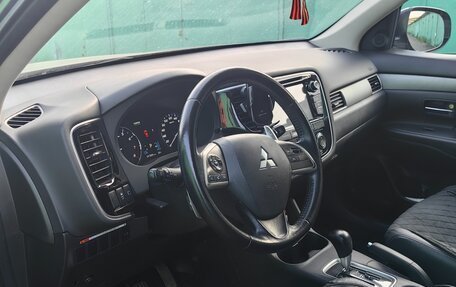Mitsubishi Outlander III рестайлинг 3, 2014 год, 1 400 000 рублей, 14 фотография