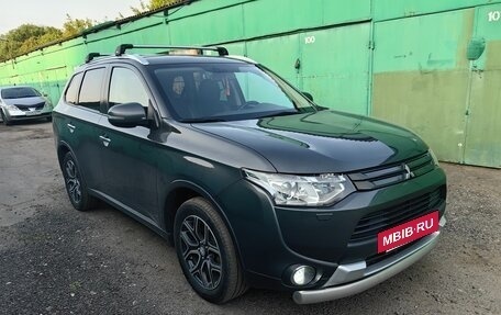 Mitsubishi Outlander III рестайлинг 3, 2014 год, 1 400 000 рублей, 3 фотография