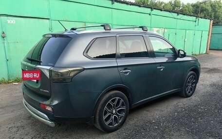 Mitsubishi Outlander III рестайлинг 3, 2014 год, 1 400 000 рублей, 8 фотография