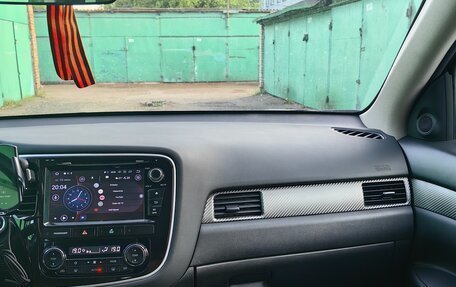 Mitsubishi Outlander III рестайлинг 3, 2014 год, 1 400 000 рублей, 17 фотография