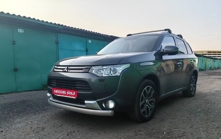 Mitsubishi Outlander III рестайлинг 3, 2014 год, 1 400 000 рублей, 7 фотография