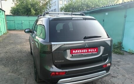 Mitsubishi Outlander III рестайлинг 3, 2014 год, 1 400 000 рублей, 5 фотография