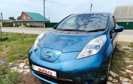 Nissan Leaf I, 2017 год, 1 050 000 рублей, 2 фотография