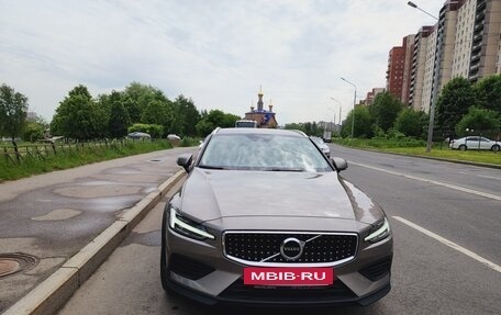 Volvo V60 Cross Country II, 2020 год, 3 650 000 рублей, 5 фотография