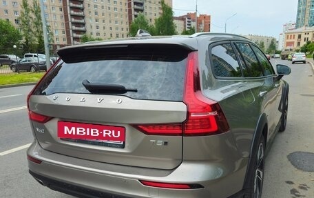 Volvo V60 Cross Country II, 2020 год, 3 650 000 рублей, 6 фотография