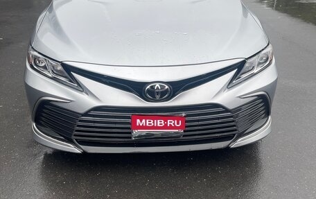 Toyota Camry, 2021 год, 1 700 000 рублей, 3 фотография