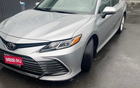 Toyota Camry, 2021 год, 1 700 000 рублей, 2 фотография
