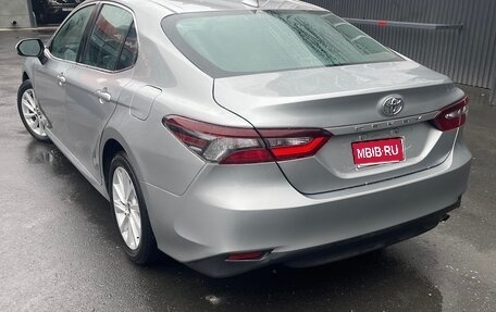 Toyota Camry, 2021 год, 1 700 000 рублей, 4 фотография