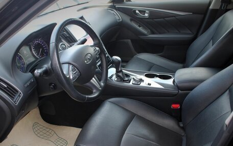 Infiniti Q50 I рестайлинг, 2015 год, 1 399 000 рублей, 14 фотография