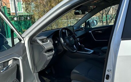 Toyota RAV4, 2019 год, 3 550 000 рублей, 9 фотография