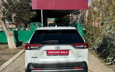 Toyota RAV4, 2019 год, 3 550 000 рублей, 8 фотография