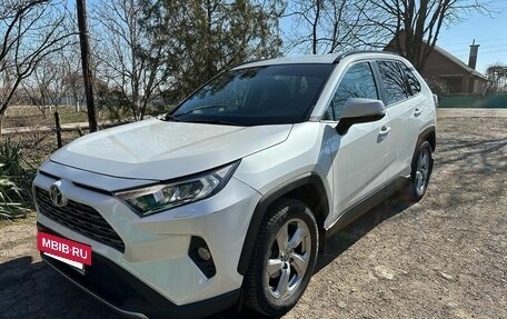 Toyota RAV4, 2019 год, 3 550 000 рублей, 3 фотография