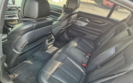 BMW 7 серия, 2015 год, 3 580 000 рублей, 11 фотография