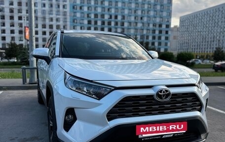 Toyota RAV4, 2022 год, 4 200 000 рублей, 2 фотография