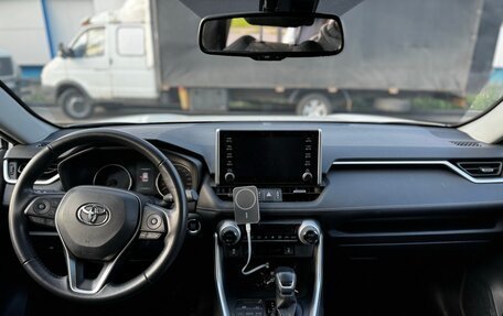 Toyota RAV4, 2022 год, 4 200 000 рублей, 10 фотография