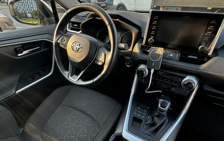 Toyota RAV4, 2022 год, 4 200 000 рублей, 12 фотография