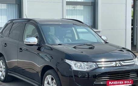 Mitsubishi Outlander III рестайлинг 3, 2013 год, 1 460 000 рублей, 3 фотография