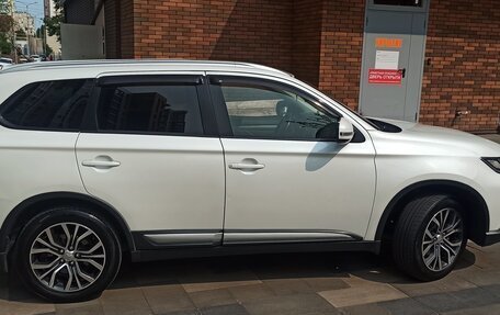 Mitsubishi Outlander III рестайлинг 3, 2015 год, 1 670 000 рублей, 4 фотография