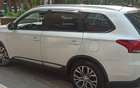 Mitsubishi Outlander III рестайлинг 3, 2015 год, 1 670 000 рублей, 5 фотография