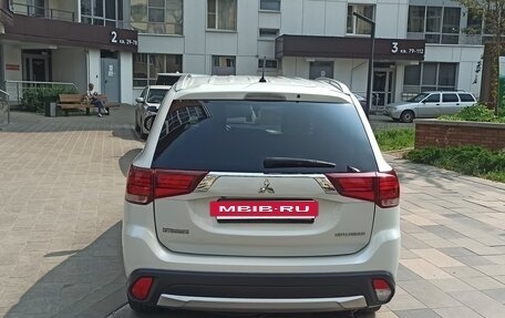 Mitsubishi Outlander III рестайлинг 3, 2015 год, 1 670 000 рублей, 3 фотография
