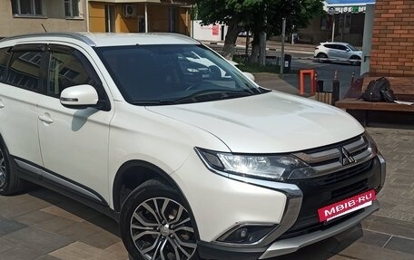 Mitsubishi Outlander III рестайлинг 3, 2015 год, 1 670 000 рублей, 2 фотография