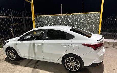 Hyundai Solaris II рестайлинг, 2020 год, 1 590 000 рублей, 2 фотография