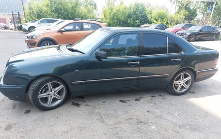 Mercedes-Benz E-Класс, 1997 год, 350 000 рублей, 2 фотография