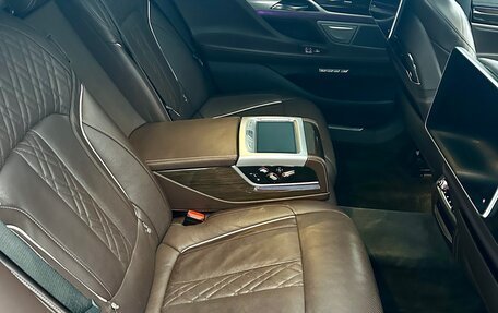 BMW 7 серия, 2017 год, 4 490 000 рублей, 11 фотография
