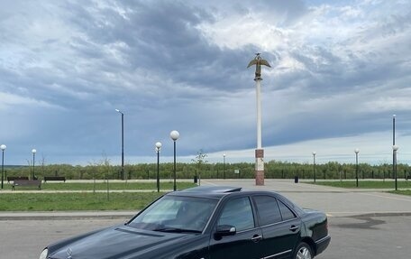 Mercedes-Benz E-Класс, 1997 год, 500 000 рублей, 1 фотография